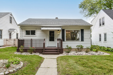 2832 N 88th St, Milwaukee, WI 53222-4648