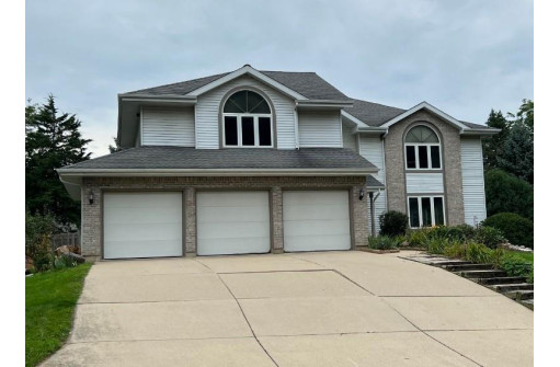 2924 Forest Down, Fitchburg, WI 53711