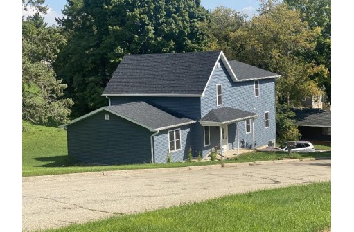 111 4th St, Mineral Point, WI 53565