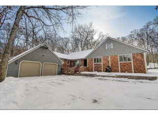 7221 Springfield Cir Waunakee, WI 53597