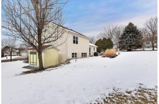 120 Harvest Cir, Mount Horeb, WI 53572