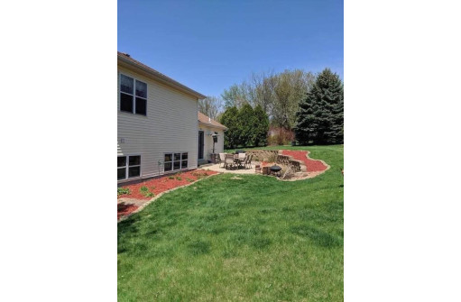 120 Harvest Cir, Mount Horeb, WI 53572