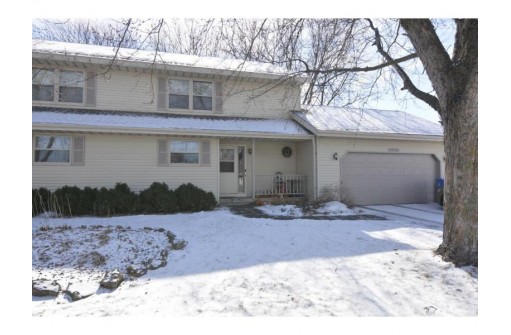 5853 Woodland Dr, Waunakee, WI 53597