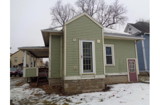 312 W Mackie St, Beaver Dam, WI 53916