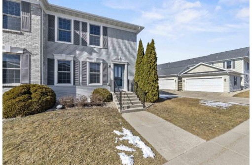 1534 Smithfield Dr, Sun Prairie, WI 53590