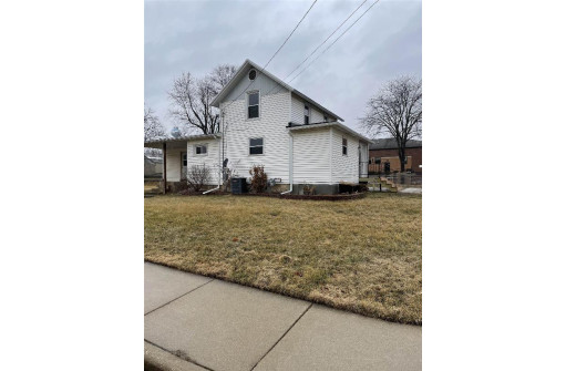 105 Harrison St, Reeseville, WI 53579