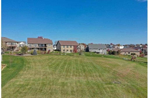 208 W Gonstead Rd, Mount Horeb, WI 53572