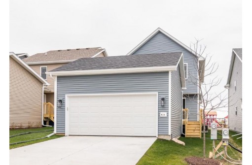 628 Hillcrest Dr, Waunakee, WI 53597