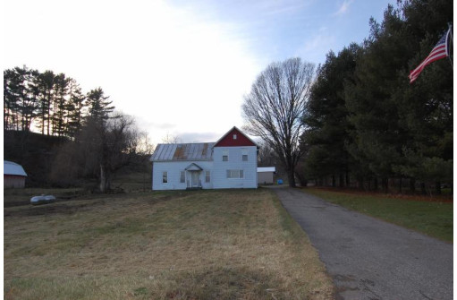 20698 Hwy 58, Cazenovia, WI 53581