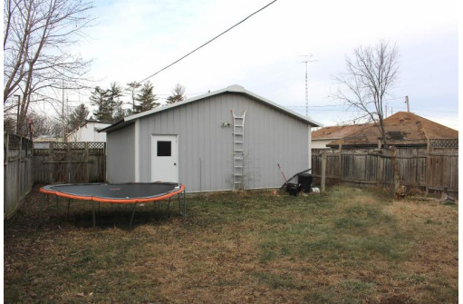 410 N Kilbourn Ave, Tomah, WI 54660