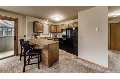 1105 Mckenna Blvd E, Madison, WI 53719