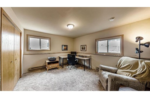 1105 Mckenna Blvd E, Madison, WI 53719