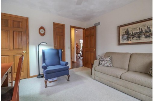 W9173 Wilderness Pl, Cambridge, WI 53523