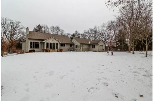 W9173 Wilderness Pl, Cambridge, WI 53523