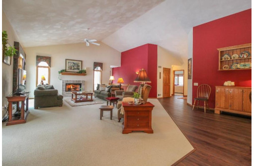 W9173 Wilderness Pl, Cambridge, WI 53523