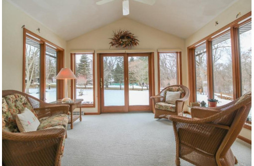 W9173 Wilderness Pl, Cambridge, WI 53523