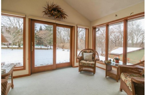 W9173 Wilderness Pl, Cambridge, WI 53523