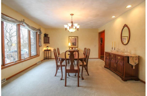 W9173 Wilderness Pl, Cambridge, WI 53523