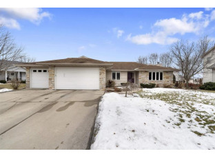 917 Lochmoore Dr Waunakee, WI 53597