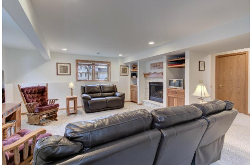 8317 Red Granite Rd, Madison, WI 53719