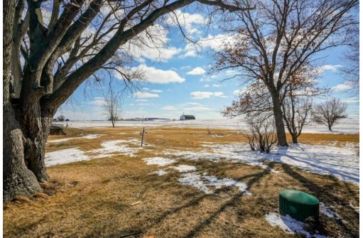 2556 Happy Valley Rd, Sun Prairie, WI 53590