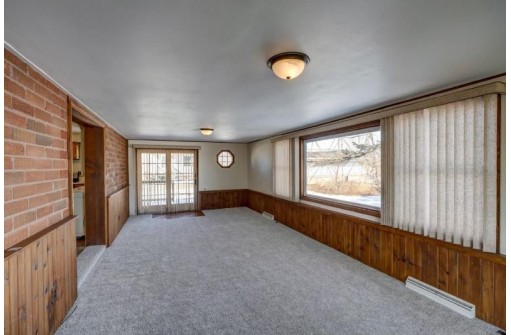 2556 Happy Valley Rd, Sun Prairie, WI 53590