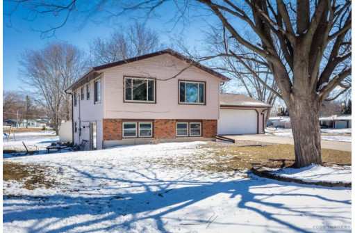 1501 Johnson St, Stoughton, WI 53589