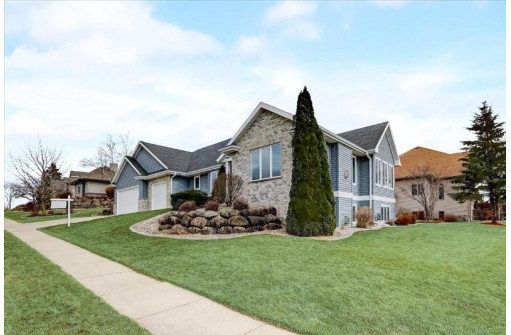 1701 Blue Ridge Tr, Waunakee, WI 53597