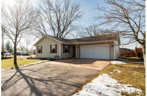 E11085 Maple Park Dr 27, Prairie Du Sac, WI 53578