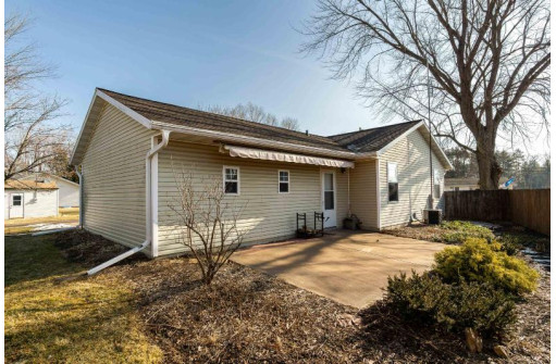 E11085 Maple Park Dr 27, Prairie Du Sac, WI 53578