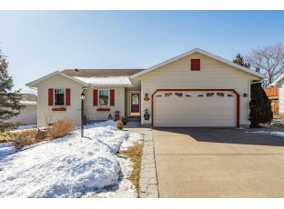 301 Valley Glen Ct Baraboo, WI 53913