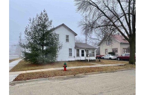 2304 17th Ave, Monroe, WI 53566