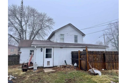 2304 17th Ave, Monroe, WI 53566