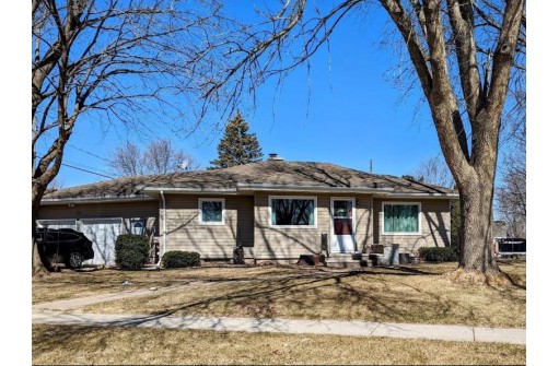 800 Grace St, Waupun, WI 53963