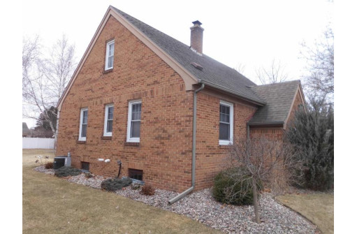 521 W Jefferson St, Waupun, WI 53963