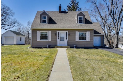 402 Park St, Cambridge, WI 53523