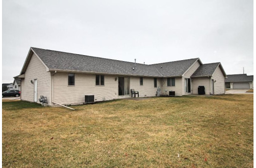 2320 Stonefield Ln, Janesville, WI 53546