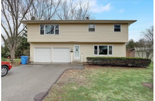 402 Owen Rd, Monona, WI 53716