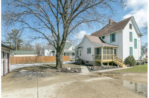 308 N 1st St, Edgerton, WI 53534