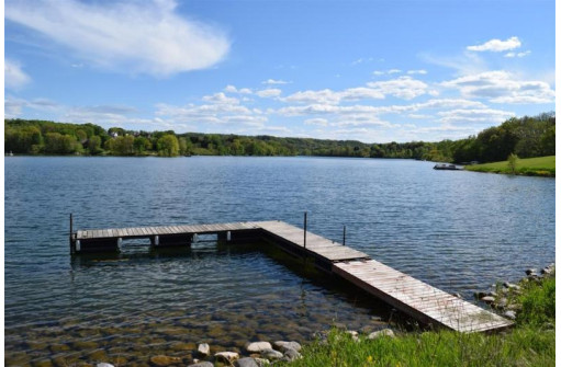 L430 Summit Point Dr, La Valle, WI 53941