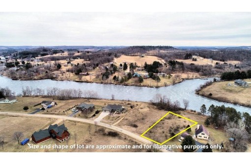 L430 Summit Point Dr, La Valle, WI 53941