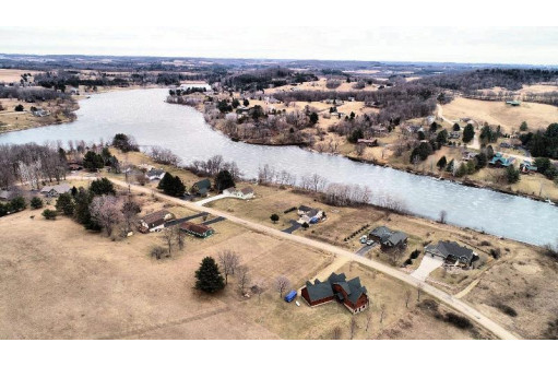 L430 Summit Point Dr, La Valle, WI 53941