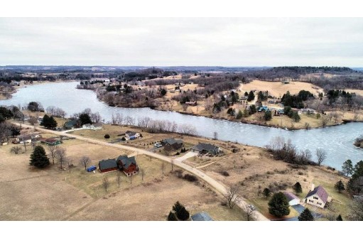 L430 Summit Point Dr, La Valle, WI 53941