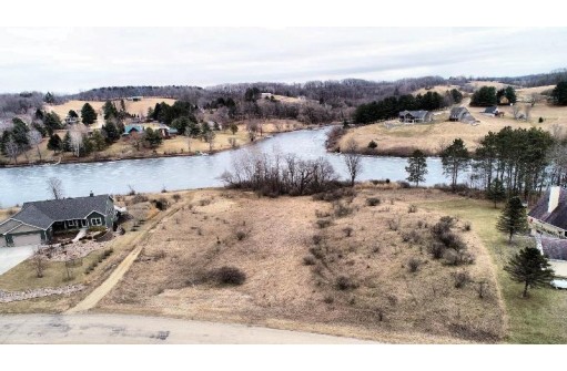 L430 Summit Point Dr, La Valle, WI 53941