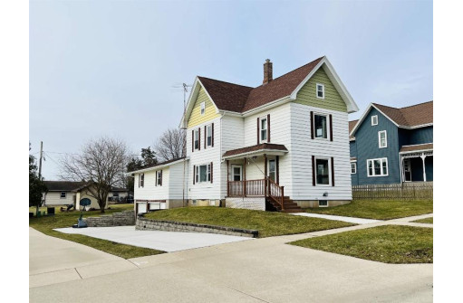 413 9th Ave, New Glarus, WI 53574