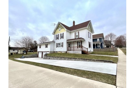 413 9th Ave, New Glarus, WI 53574