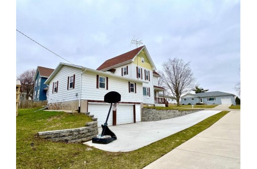 413 9th Ave, New Glarus, WI 53574