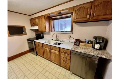 413 9th Ave, New Glarus, WI 53574