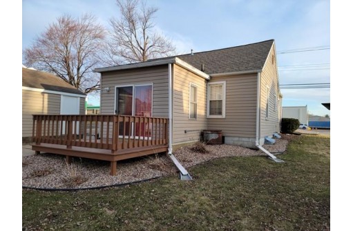 920 8th St, Baraboo, WI 53913