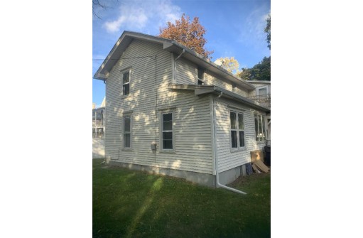 435 N Terrace St, Janesville, WI 53548